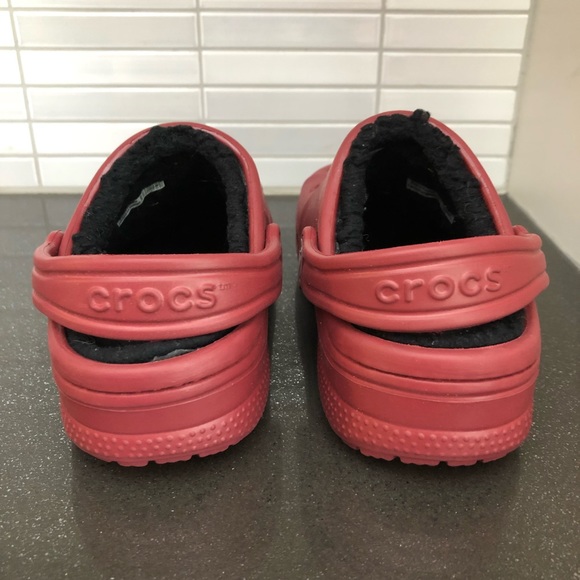 🥳HOST PICK🥳 Unisex Red lined youth CROCS - Picture 6 of 9